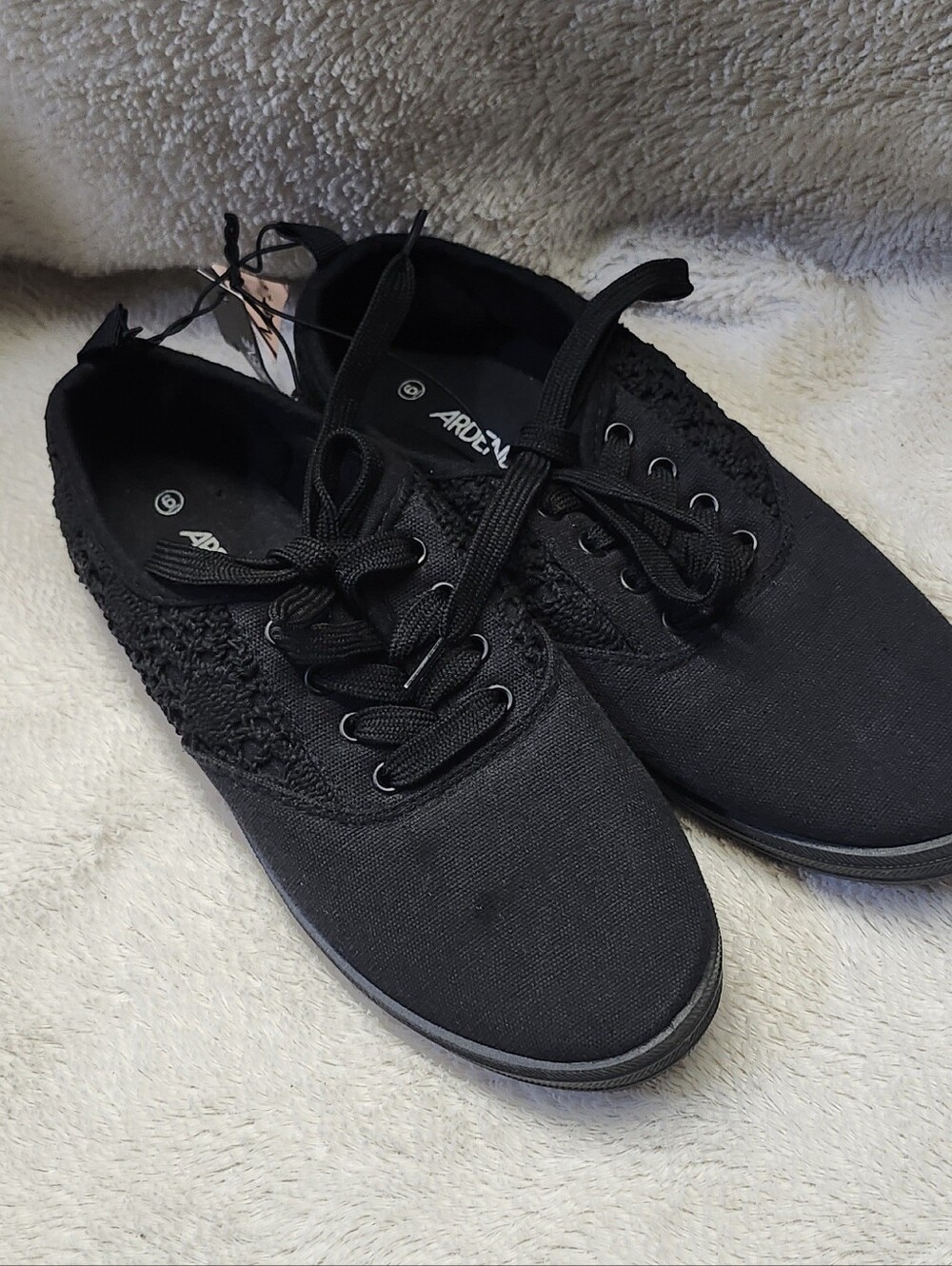 • NWT Ardene Mat+ Yoga Comfort Flat Lace Up Sneakers Women’s Size 6 Black